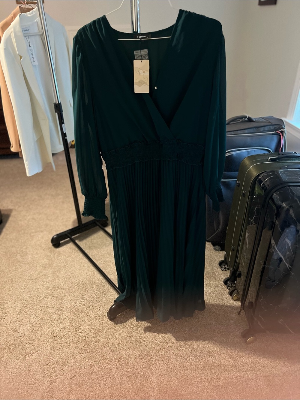Elegant Deep Green Long Sleeve Pleated Dress